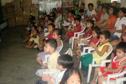 Ariela Supports Outreach Of Columbian Squires in Payatas